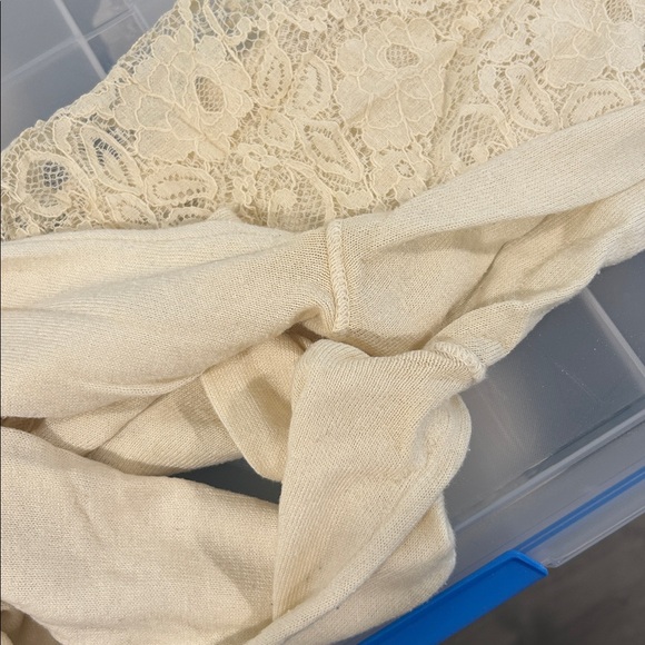 Off-White Floral Lace Back Button Up Cardigan Hollister Size S - Picture 5 of 5